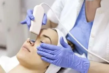 Die Geheimnisse des makellosen Teints: Innovative Apparative Kosmetik für Zuhause